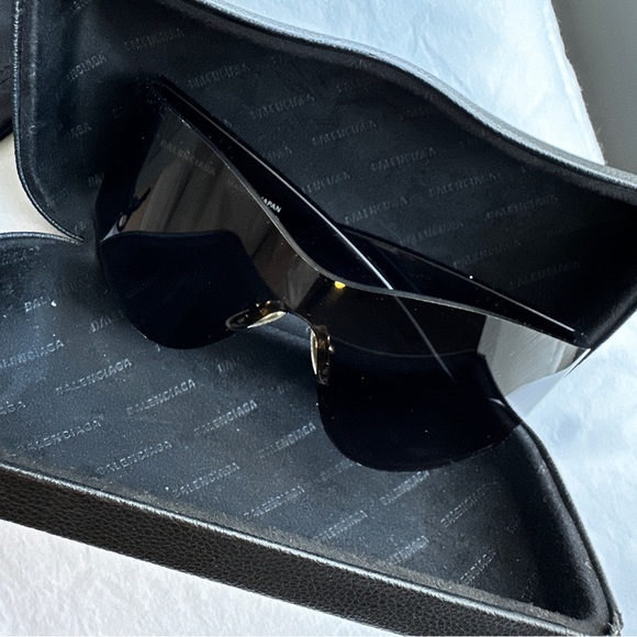 BALENCIAGA - MASK ACETATE SUNGLASSES, in BLACK - Picture 10 of 13